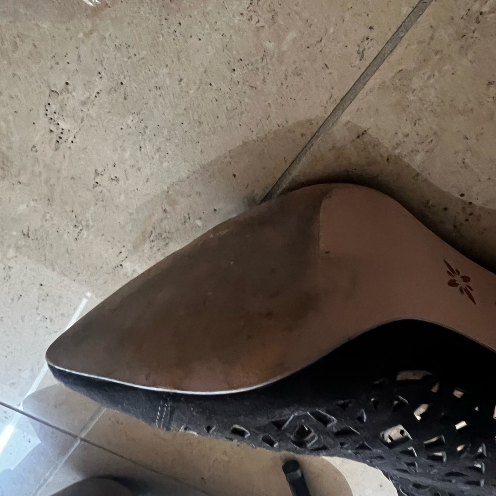 Black Booties Excellent Condition Bcbgeneration S… - image 3